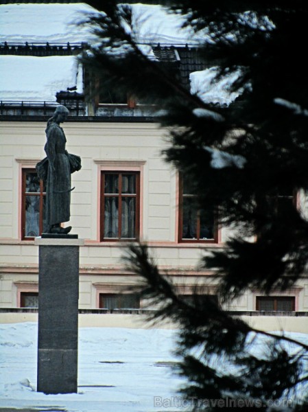 Jēvīkas pilsētai piemīt savs šarms, ko rada nelielās ikdienas nianses, kas sastopamas ik uz stūra. Jēvīkas pilsētai piemīt savs šarms, ko rada nelielās ikdienas nianses, kas sastopamas ik uz stūra. 97521