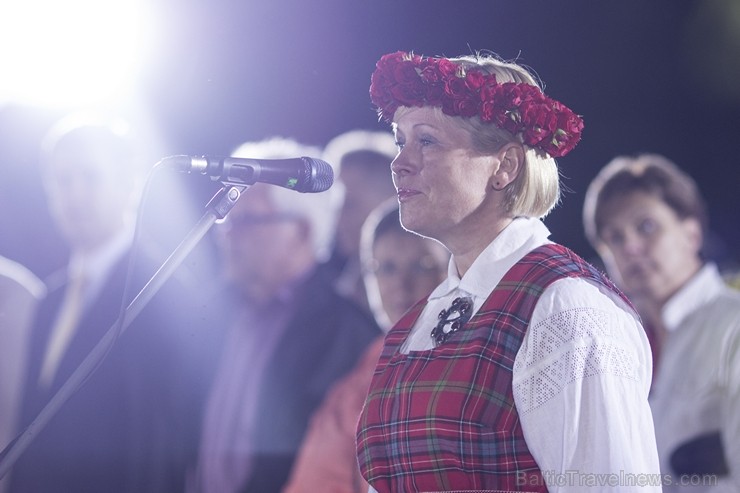 Svētdien, 30. jūnijā, Dziesmusvētku parkā Viesturdārzā notika Dziesmu un deju svētku atklāšanas pasākums ar tradicionālo virsdiriģentu un virsvadītaju Svētdien, 30. jūnijā, Dziesmusvētku parkā Viesturdārzā notika Dziesmu un deju svētku atklāšanas pasākums ar tradicionālo virsdiriģentu un virsvadītaju 97637