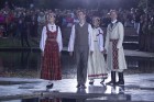 Svētdien, 30. jūnijā, Dziesmusvētku parkā Viesturdārzā notika Dziesmu un deju svētku atklāšanas pasākums ar tradicionālo virsdiriģentu un virsvadītaju 12