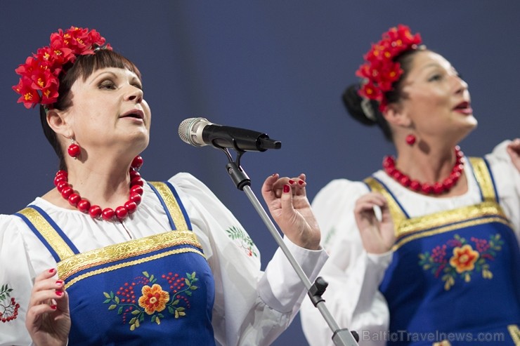 XXV Vispārējo latviešu dziesmu un XV deju svētku ietvaros pirmdien, 1. jūlijā, Lielajā Ģildē notika mazākumtautību kolektīvu koncertuzvedums Zem viena 97671
