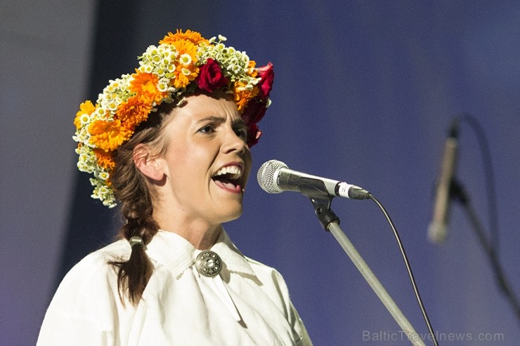 XXV Vispārējo latviešu dziesmu un XV deju svētku ietvaros pirmdien, 1. jūlijā, Lielajā Ģildē notika mazākumtautību kolektīvu koncertuzvedums Zem viena 97674