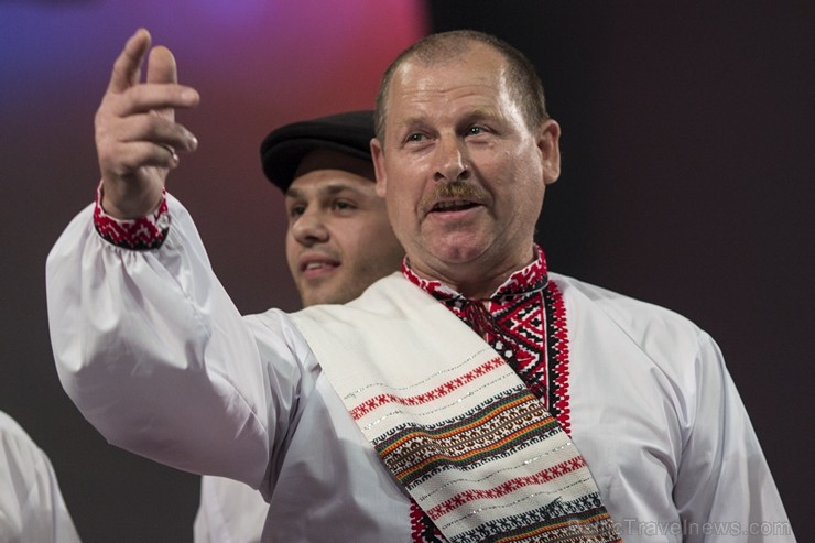 XXV Vispārējo latviešu dziesmu un XV deju svētku ietvaros pirmdien, 1. jūlijā, Lielajā Ģildē notika mazākumtautību kolektīvu koncertuzvedums Zem viena 97680