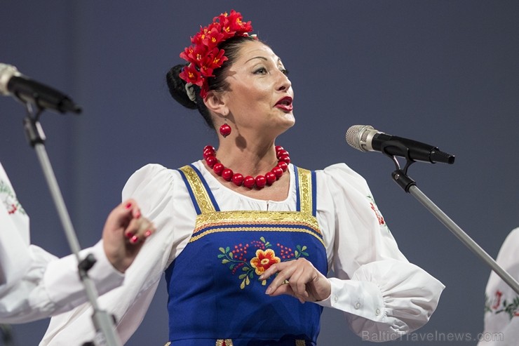 XXV Vispārējo latviešu dziesmu un XV deju svētku ietvaros pirmdien, 1. jūlijā, Lielajā Ģildē notika mazākumtautību kolektīvu koncertuzvedums Zem viena 97682