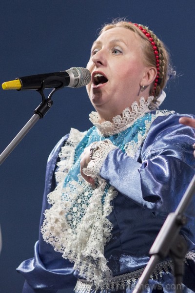 XXV Vispārējo latviešu dziesmu un XV deju svētku ietvaros pirmdien, 1. jūlijā, Lielajā Ģildē notika mazākumtautību kolektīvu koncertuzvedums Zem viena 97688