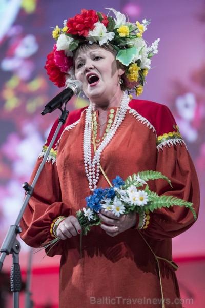 XXV Vispārējo latviešu dziesmu un XV deju svētku ietvaros pirmdien, 1. jūlijā, Lielajā Ģildē notika mazākumtautību kolektīvu koncertuzvedums Zem viena 97707