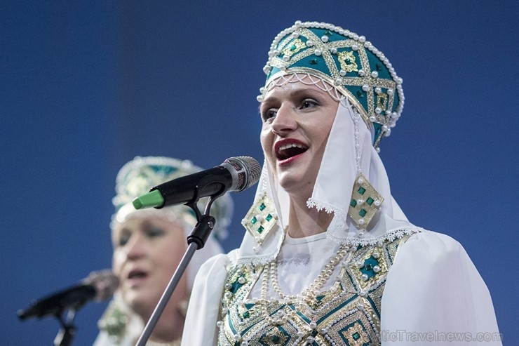 XXV Vispārējo latviešu dziesmu un XV deju svētku ietvaros pirmdien, 1. jūlijā, Lielajā Ģildē notika mazākumtautību kolektīvu koncertuzvedums Zem viena 97723
