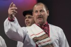 XXV Vispārējo latviešu dziesmu un XV deju svētku ietvaros pirmdien, 1. jūlijā, Lielajā Ģildē notika mazākumtautību kolektīvu koncertuzvedums Zem viena 10
