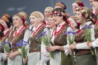 XXV Vispārējo latviešu dziesmu un XV deju svētku ietvaros pirmdien, 1. jūlijā, Lielajā Ģildē notika mazākumtautību kolektīvu koncertuzvedums Zem viena 17