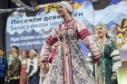 XXV Vispārējo latviešu dziesmu un XV deju svētku ietvaros pirmdien, 1. jūlijā, Lielajā Ģildē notika mazākumtautību kolektīvu koncertuzvedums Zem viena 38