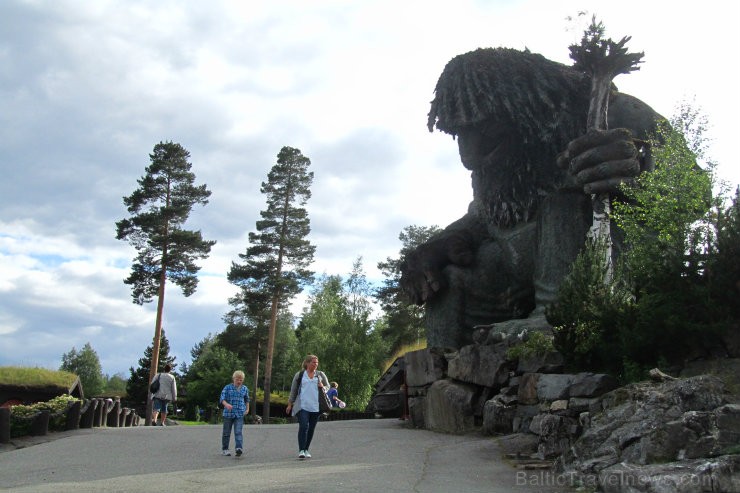 Hunderfosenes atrakciju parks netālu no Lillehammeres ir viens no Norvēģijas populārākajiem tūrisma objektiem, kā arī valsts 3. lielākais atrakciju pa 97764