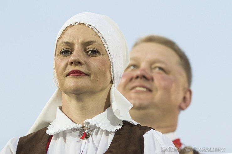 4. jūlijā Daugavas stadionā notika XXV Vispārējo latviešu Dziesmu un XV Deju svētku deju lieluzveduma Tēvu laipa ģenerālmēģinājums, kurā piedalījās 60 97932