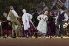 4. jūlijā Daugavas stadionā notika XXV Vispārējo latviešu Dziesmu un XV Deju svētku deju lieluzveduma Tēvu laipa ģenerālmēģinājums, kurā piedalījās 60 34