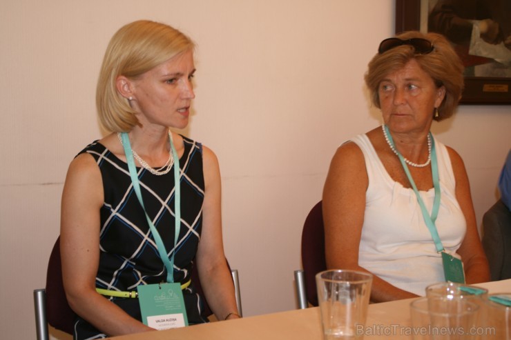No kreisās: Valda Auziņa - pārstāv nodibinājumu Kokneses fonds, informēja par Likteņdārza attīstību 98143