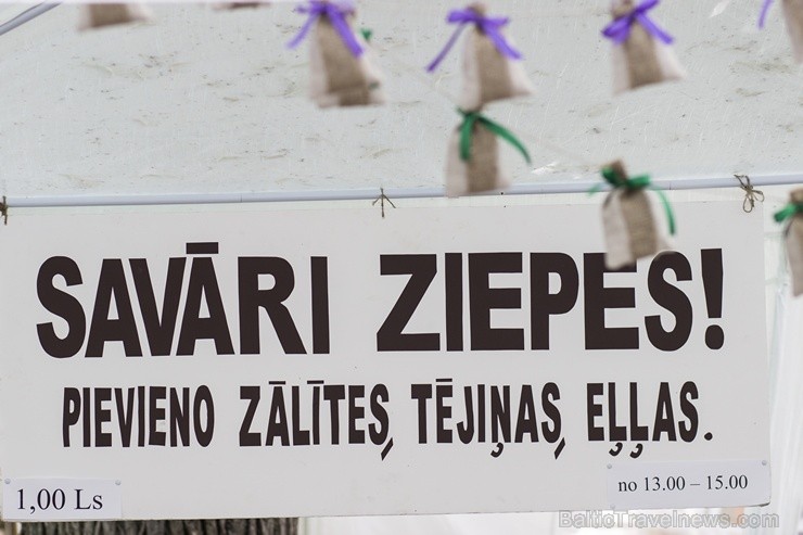 XXV Vispārējo latviešu Dziesmu un XV Deju svētku laikā no 2. līdz 7. jūlijam Vērmanes dārzā, Rīgā notika Amatu meistaru darinājumu gadatirgus XXV Vispārējo latviešu Dziesmu un XV Deju svētku laikā no 2. līdz 7. jūlijam Vērmanes dārzā, Rīgā notika Amatu meistaru darinājumu gadatirgus 98205