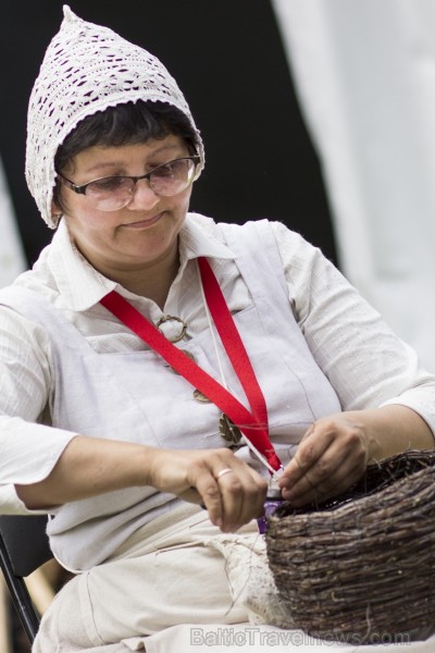 XXV Vispārējo latviešu Dziesmu un XV Deju svētku laikā no 2. līdz 7. jūlijam Vērmanes dārzā, Rīgā notika Amatu meistaru darinājumu gadatirgus XXV Vispārējo latviešu Dziesmu un XV Deju svētku laikā no 2. līdz 7. jūlijam Vērmanes dārzā, Rīgā notika Amatu meistaru darinājumu gadatirgus 98218