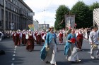 XXV Vispārējo latviešu Dziesmu un XV Deju svētku gājiens - bildēs meklē sevi vai savu kolektīvu. 35