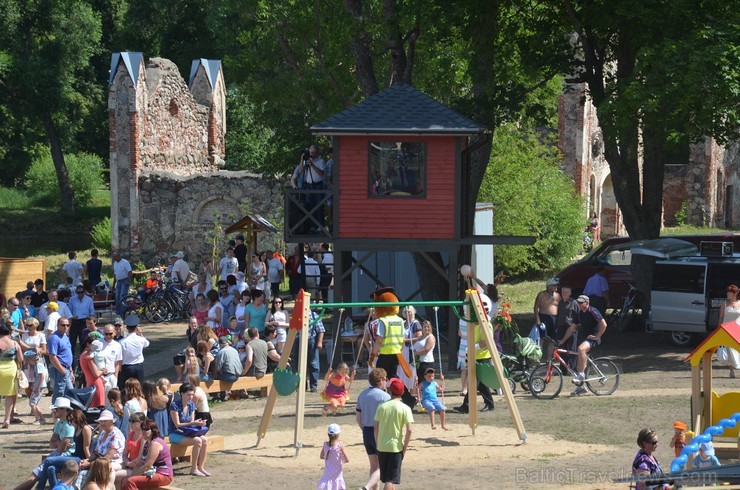 6. jūlijā plkst. 12.00 Preiļu pilsētā pie parka dīķiem tika atklāta aktīvās atpūtas zona un jauna BMX velotrase, kas vietējiem reģiona bērniem un jaun 6. jūlijā plkst. 12.00 Preiļu pilsētā pie parka dīķiem tika atklāta aktīvās atpūtas zona un jauna BMX velotrase, kas vietējiem reģiona bērniem un jaun 98772