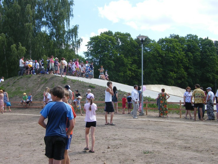 6. jūlijā plkst. 12.00 Preiļu pilsētā pie parka dīķiem tika atklāta aktīvās atpūtas zona un jauna BMX velotrase, kas vietējiem reģiona bērniem un jaun 6. jūlijā plkst. 12.00 Preiļu pilsētā pie parka dīķiem tika atklāta aktīvās atpūtas zona un jauna BMX velotrase, kas vietējiem reģiona bērniem un jaun 98795