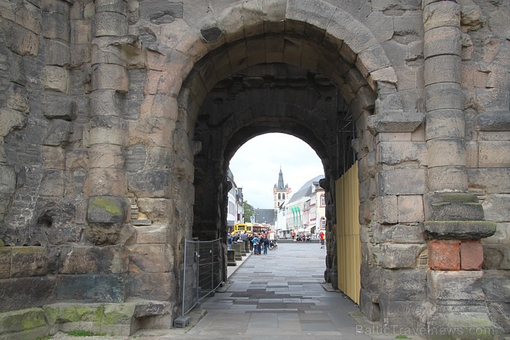 Porta Nigra romiešu laikā kalpoja par pilsētas vārtiem. Foto sponsors: www.Sixt.lv 98801