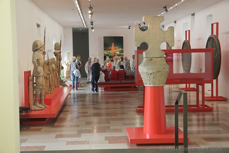 Blakus Porta Nigra atrodas arī pilsētas muzejs Simeonstift. Foto sponsors: www.Sixt.lv 98803