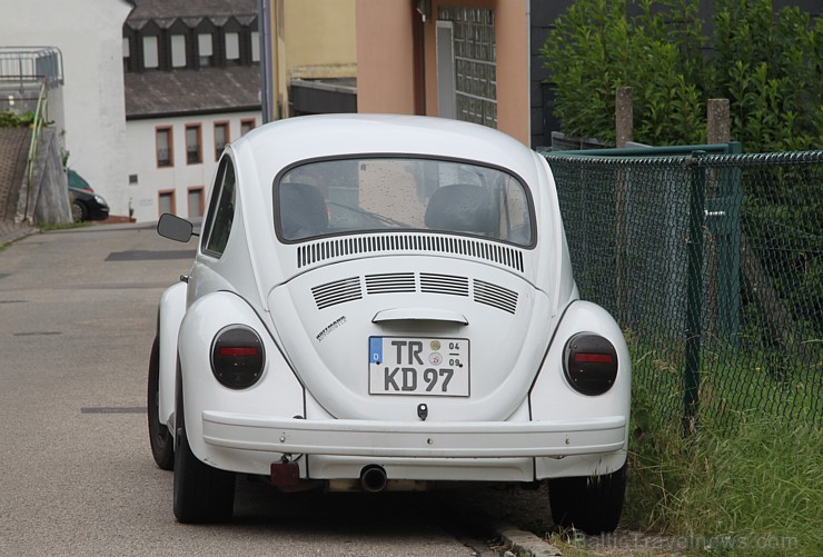 Automašīnas no Trīres var atpazīt pēc numurzīmēm TR. Foto sponsors: www.Sixt.lv 98835