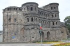 Trīres slavenākais tūrisma objekts no romiešu laikiem ir Porta Nigra, kas latīņu valodā nozīmē 'melnie vārti'. Foto sponsors: www.Sixt.lv 2