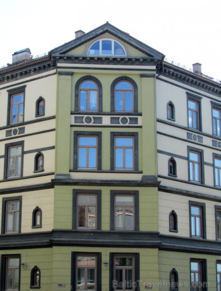 Oslo ielās redzamas pievilcīgas ēkas, katra ar savu īpatnību un 