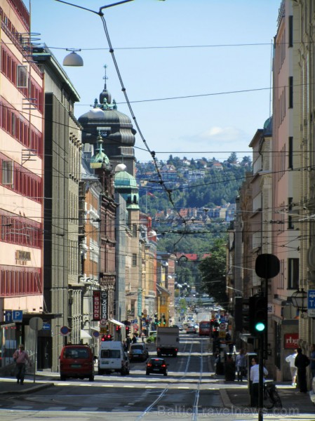 Oslo ielās redzamas pievilcīgas ēkas, katra ar savu īpatnību un 