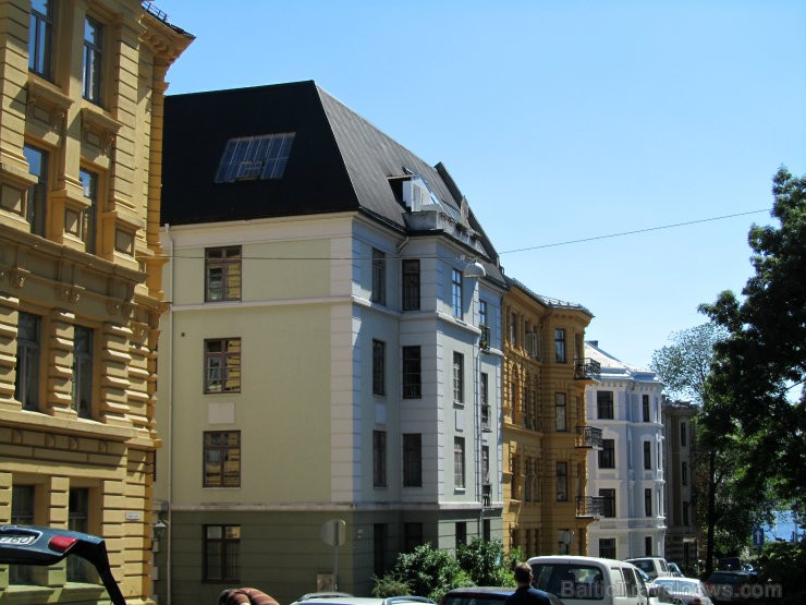 Oslo ielās redzamas pievilcīgas ēkas, katra ar savu īpatnību un 