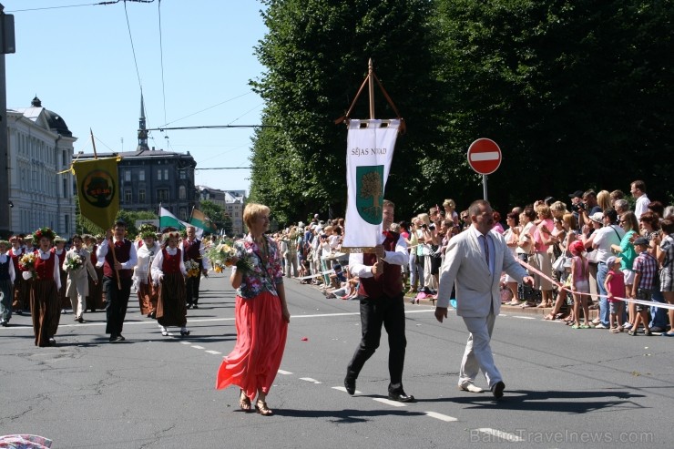 XXV Vispārējo latviešu Dziesmu un XV Deju svētku gājiens - bildēs meklē sevi vai savu kolektīvu. XXV Vispārējo latviešu Dziesmu un XV Deju svētku gājiens - bildēs meklē sevi vai savu kolektīvu. 99195