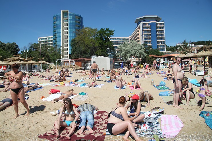 Zelta smilšu pludmale - bezmaksas pludmale, kuru izmanto galvenokārt vietējie iedzīvotāji. Foto sponsors: www.GoAdventure.lv 99796