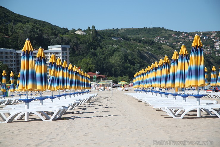Bulgārijas Melnās jūras piekrastes pludmales ir viena no lētākām alternatīvām saulei, smiltīm un peldei, ja Latvijā sākas lietus periods. Foto sponsor 99801