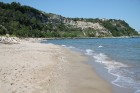 Bulgārijas Melnās jūras piekrastes pludmales ir viena no lētākām alternatīvām saulei, smiltīm un peldei, ja Latvijā sākas lietus periods. Foto sponsor 16