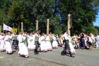 XXV Vispārējo latviešu Dziesmu un XV Deju svētku gājiens - bildēs meklē sevi vai savu kolektīvu. 71
