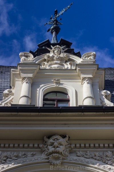 Vīlandes iela 1 - mūra īres nams celts 1899.gadā, arhitekts Rūdolfs Heinrihs fon Cirkvics. Ēkā dažādos laikos dzīvojuši daudzi Latvijas kultūrai nozīm 100687