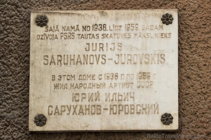 Vīlandes iela 4 - Īres nams celts 1908. gadā, arhitekts Konstantīns Pēkšēns. Ēka celta racionāli lietišķās jūgendstila formās. Tās fasādei ir simetris Vīlandes iela 4 - Īres nams celts 1908. gadā, arhitekts Konstantīns Pēkšēns. Ēka celta racionāli lietišķās jūgendstila formās. Tās fasādei ir simetris 100710