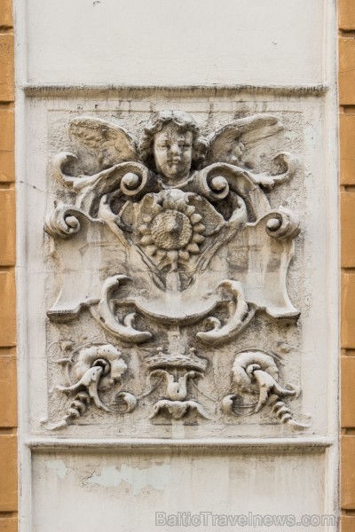 Vīlandes iela 11 - mūra īres nams celts 1899.gadā, arhitekts Rūdolfs Heinrihs fon Cirkvics. Šis ir viens no pirmajiem jūgendstila namiem Rīgā. Vīlandes iela 11 - mūra īres nams celts 1899.gadā, arhitekts Rūdolfs Heinrihs fon Cirkvics. Šis ir viens no pirmajiem jūgendstila namiem Rīgā. 100756