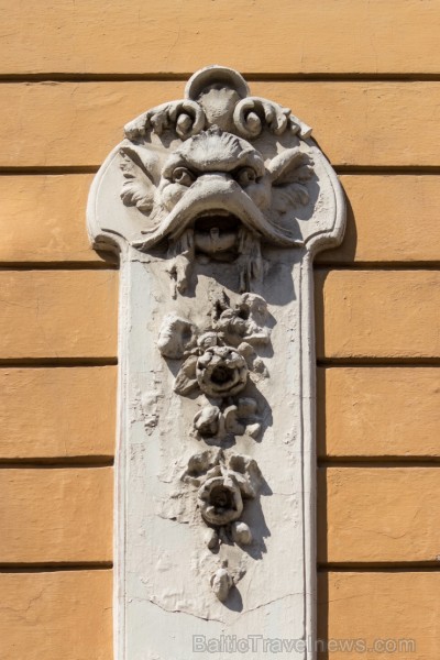 Vīlandes iela 11 - mūra īres nams celts 1899.gadā, arhitekts Rūdolfs Heinrihs fon Cirkvics. Šis ir viens no pirmajiem jūgendstila namiem Rīgā. Vīlandes iela 11 - mūra īres nams celts 1899.gadā, arhitekts Rūdolfs Heinrihs fon Cirkvics. Šis ir viens no pirmajiem jūgendstila namiem Rīgā. 100759