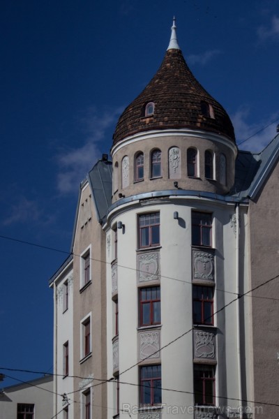 Vīlandes iela 16 - mūra īres nams celts 1910.gadā, arhitekts Konstantīns Pēkšēns. Tās fasādes izvietotas pret divām ielām – Vīlandes ielu un Vidus iel Vīlandes iela 16 - mūra īres nams celts 1910.gadā, arhitekts Konstantīns Pēkšēns. Tās fasādes izvietotas pret divām ielām – Vīlandes ielu un Vidus iel 100772