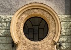 Vīlandes iela 10 - ēkas ieeja ir veidota atslēgas cauruma formā, un tās dekoratīvajā noformējumā ir izmantots ģeometrisks dekors. 70