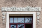 Vīlandes iela 16 - stateniskā jūgendstila celtne ar izteiksmīgu siluetu, kuras fasāžu noformējumā izmantoti nacionālā romantisma elementi. 89