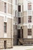 Vīlandes iela 16 - stateniskā jūgendstila celtne ar izteiksmīgu siluetu, kuras fasāžu noformējumā izmantoti nacionālā romantisma elementi. 96