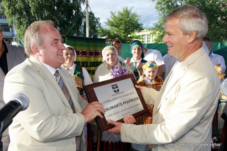 Tiek sumināts Līvānu Goda pilsonis 2013. mecenāts, Līvānu novada Stipendiju fonda dibinātājs Daumants Pfafrods. Tiek sumināts Līvānu Goda pilsonis 2013. mecenāts, Līvānu novada Stipendiju fonda dibinātājs Daumants Pfafrods. 100997