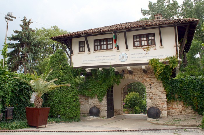 Bulgārijas ainavas ir daudzveidīgas un pilnas pārsteigumu: melnās jūras piekrastes, mežonīgu kalnu grēdas un gleznainas aizas.
www.novatours.lv Bulgārijas ainavas ir daudzveidīgas un pilnas pārsteigumu: melnās jūras piekrastes, mežonīgu kalnu grēdas un gleznainas aizas.
www.novatours.lv 101008