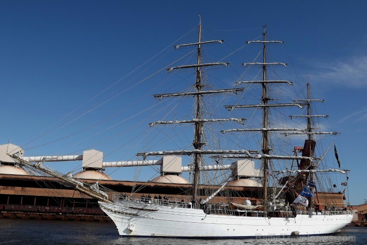 Starptautiskās burukuģu un jahtu regates The Tall Ships Races 2013 dalībnieki pirms došanās uz Rīgu ieradās Ventspilī, kur tos varēja apskatīt Ostas i 101300