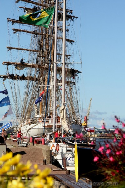 Starptautiskās burukuģu un jahtu regates The Tall Ships Races 2013 dalībnieki pirms došanās uz Rīgu ieradās Ventspilī, kur tos varēja apskatīt Ostas i 101307