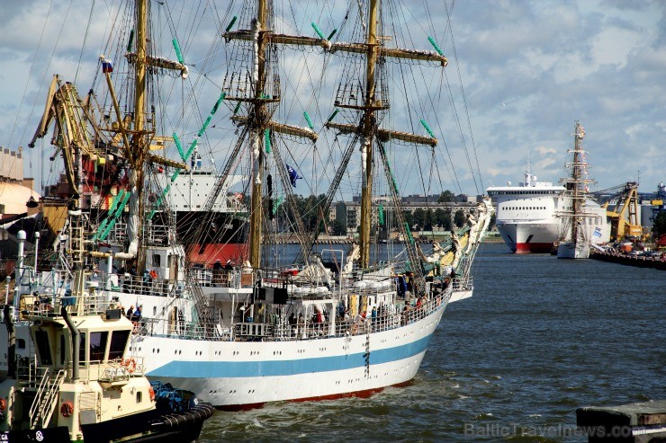 Starptautiskās burukuģu un jahtu regates The Tall Ships Races 2013 dalībnieki pirms došanās uz Rīgu ieradās Ventspilī, kur tos varēja apskatīt Ostas i 101326