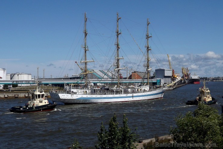Starptautiskās burukuģu un jahtu regates The Tall Ships Races 2013 dalībnieki pirms došanās uz Rīgu ieradās Ventspilī, kur tos varēja apskatīt Ostas i 101327