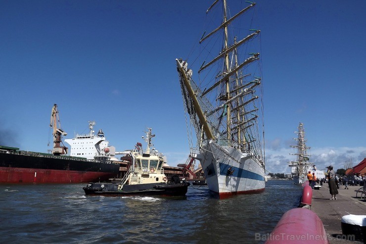 Starptautiskās burukuģu un jahtu regates The Tall Ships Races 2013 dalībnieki pirms došanās uz Rīgu ieradās Ventspilī, kur tos varēja apskatīt Ostas i 101334