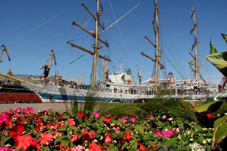 Starptautiskās burukuģu un jahtu regates The Tall Ships Races 2013 dalībnieki pirms došanās uz Rīgu ieradās Ventspilī, kur tos varēja apskatīt Ostas i 101335